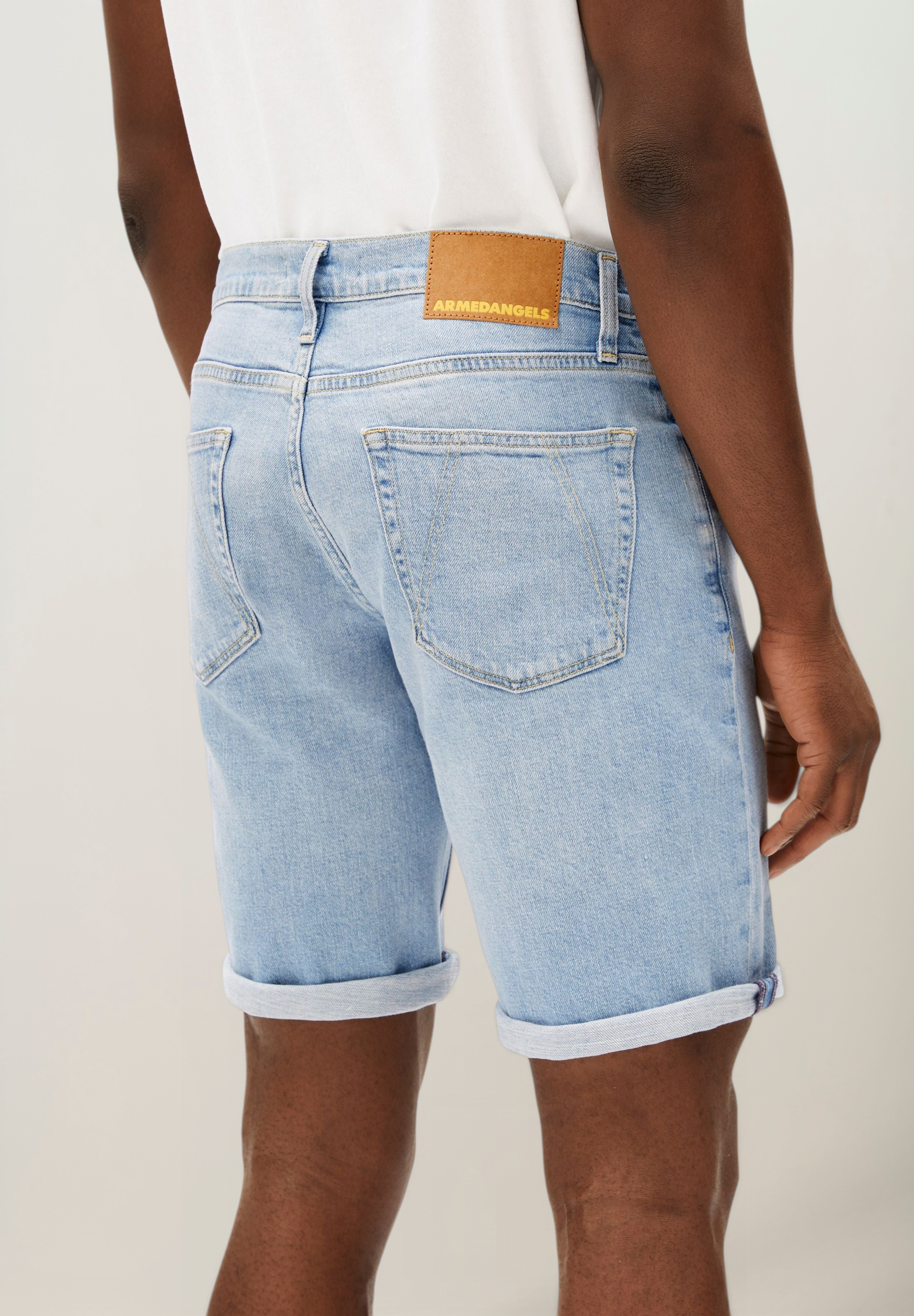 Short denim ajusté en coton bio et chanvre | bleu clair "Naailo denim short - tethys", Armedangels, photo 3