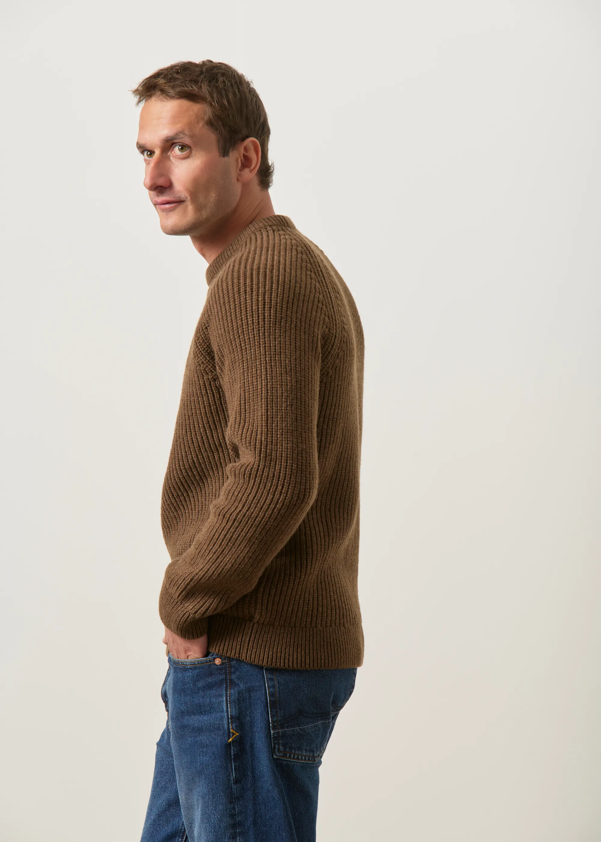 Pull raglan côtes anglaises en laine mérinos | chocolat, WeDressFair, photo 3