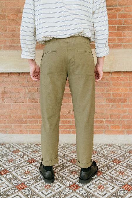 Pantalon droit vert olive en coton bio - green light travel pants olive green, Thinking Mu, photo 3