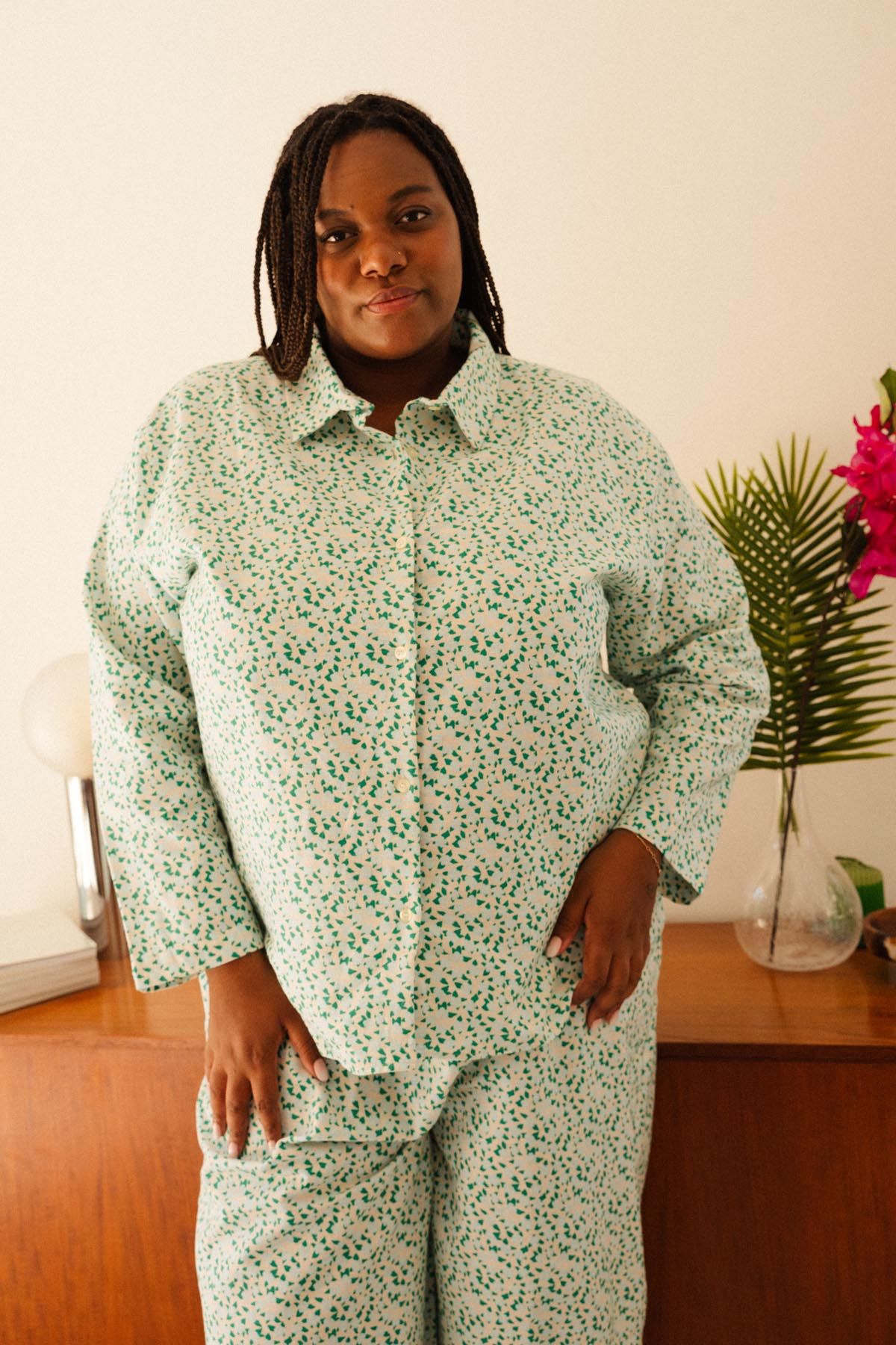 Langer Flanell-Pyjama aus Bio-Baumwolle | Mini-Blumen Hellblau, We Are Jolies, Foto 5