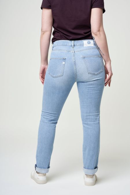 Hellblaue Slim Jeans aus Bio- und recycelter Baumwolle - regular swan heavy stone, Mud Jeans, Foto 3