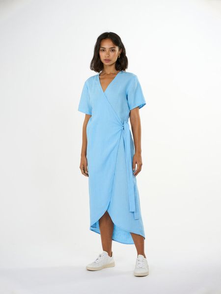 Robe portefeuille bleu clair en lin bio - linen wrap dress airy blue