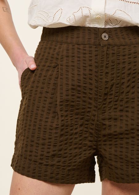 Short seersucker en coton bio | marron "wood seersucker narciso shorts - brown" - Thinking Mu