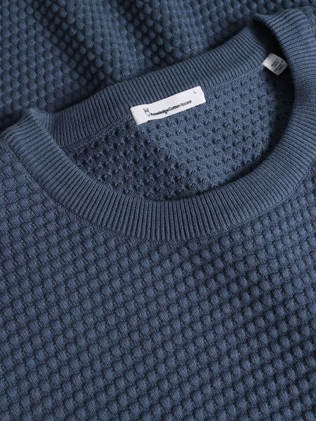 Pullover aus Bio-Baumwolle | Blau "vagn regular bubble knit crew neck - vintage indigo", Knowledge Cotton Apparel, Foto 6