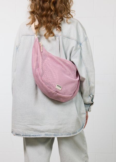 Sac bandoulière en matière recyclée | rose "Blush large crossbody bag - multicolor" - Wouf