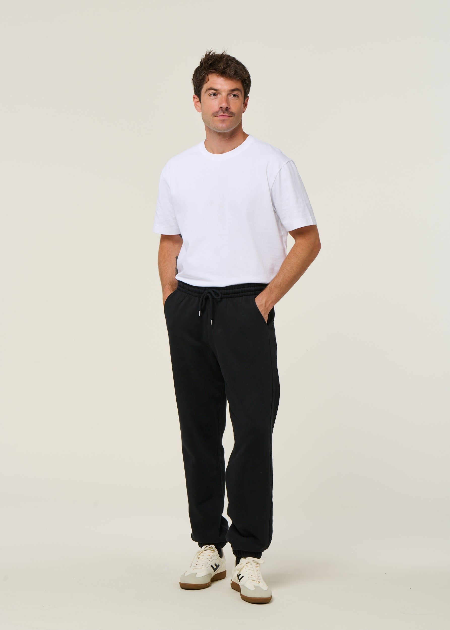 Jogginghose aus Bio-Baumwolle | Schwarz "deep black", Colorful Standard, Foto 1