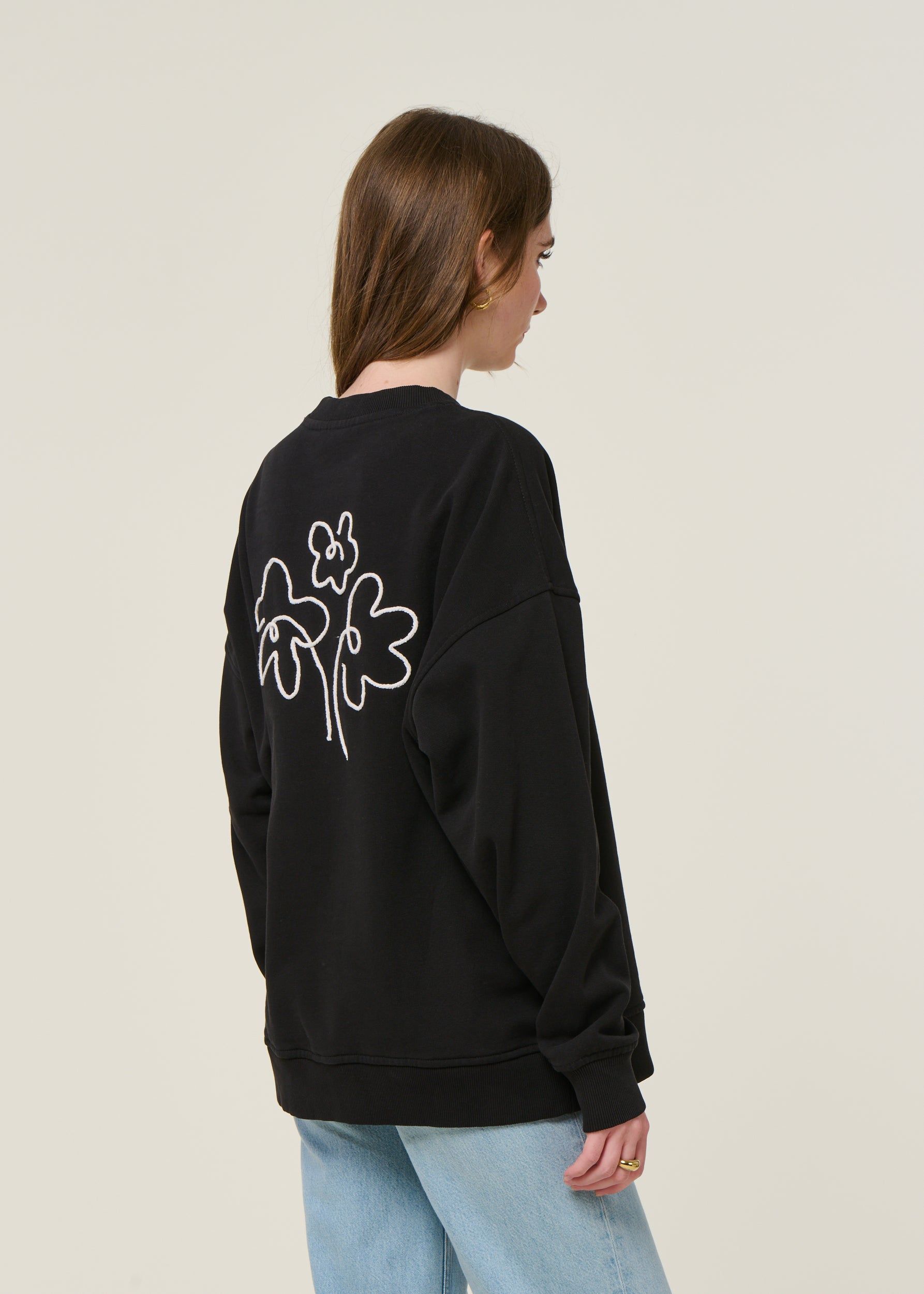 Besticktes Oversize-Sweatshirt aus Bio-Baumwolle | Schwarz "flower rope black jimena sweatshirt - black", Thinking Mu, Foto 2