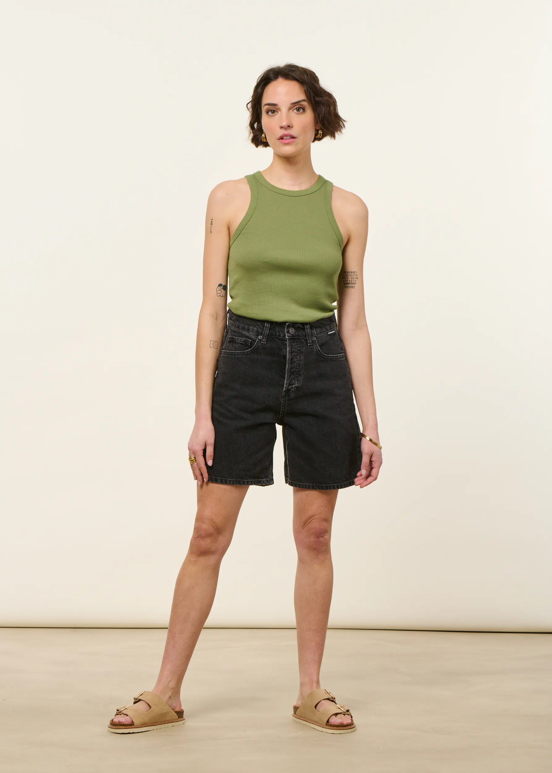 Short denim en coton bio | noir "sheaari - ebony black", Armedangels, photo 5