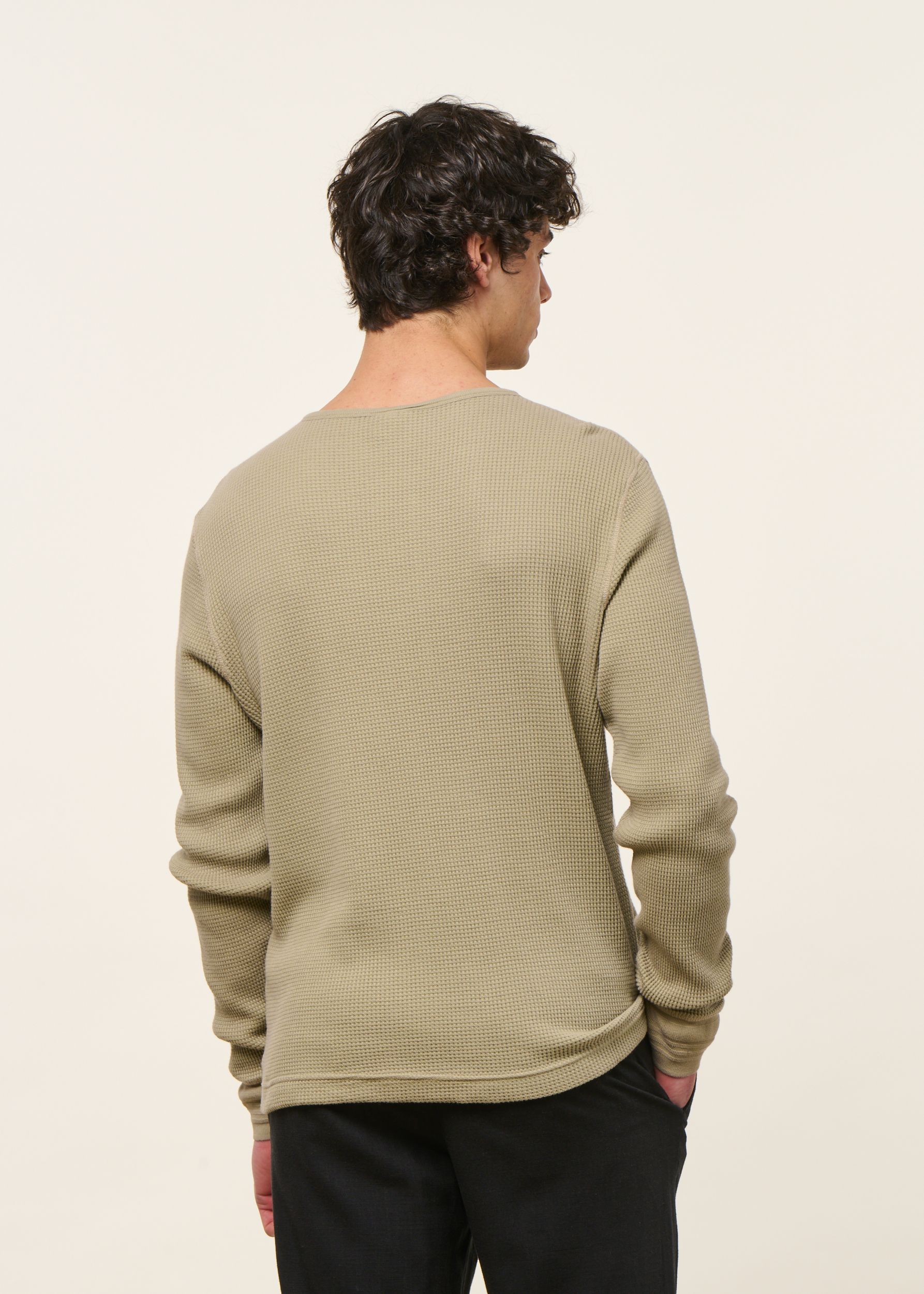 Langarmshirt aus Bio-Baumwolle mit Waffelstruktur | Hellgrün "henley waffle t-shirt - desert", Nudie Jeans, Foto 3