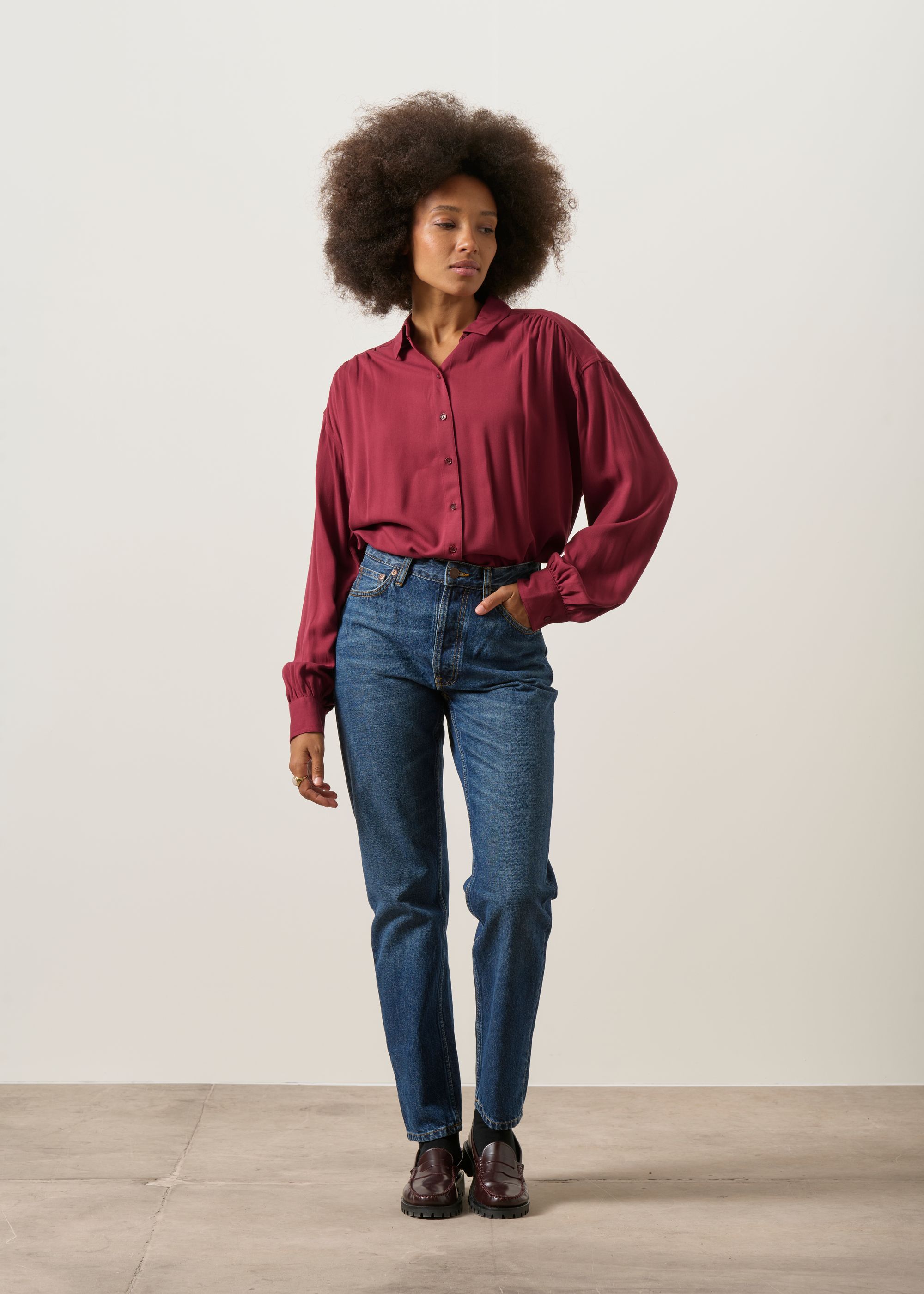 Chemise en viscose ecovero | bordeaux "Efinaraa ecovero blouse | velvet red", Armedangels, photo 4