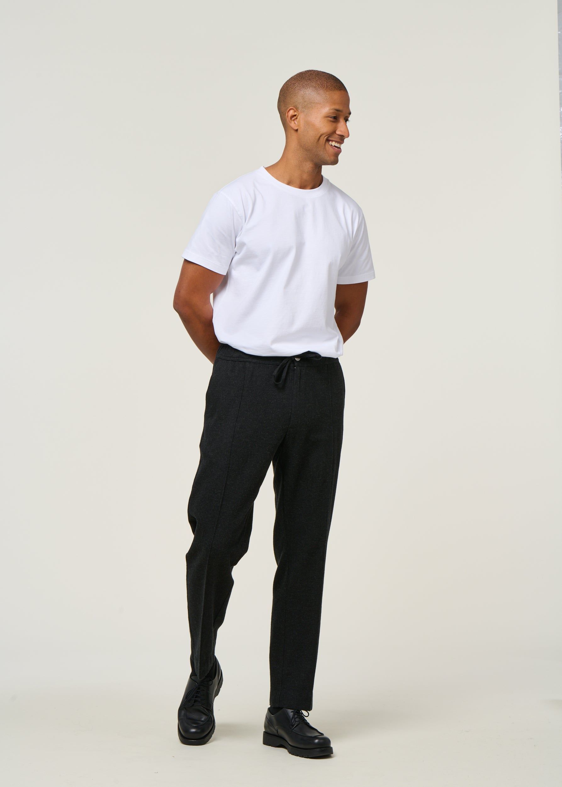 Pantalon large flanelle en coton bio | noir "magnus - eco flannel mel black", About Companions, photo 4