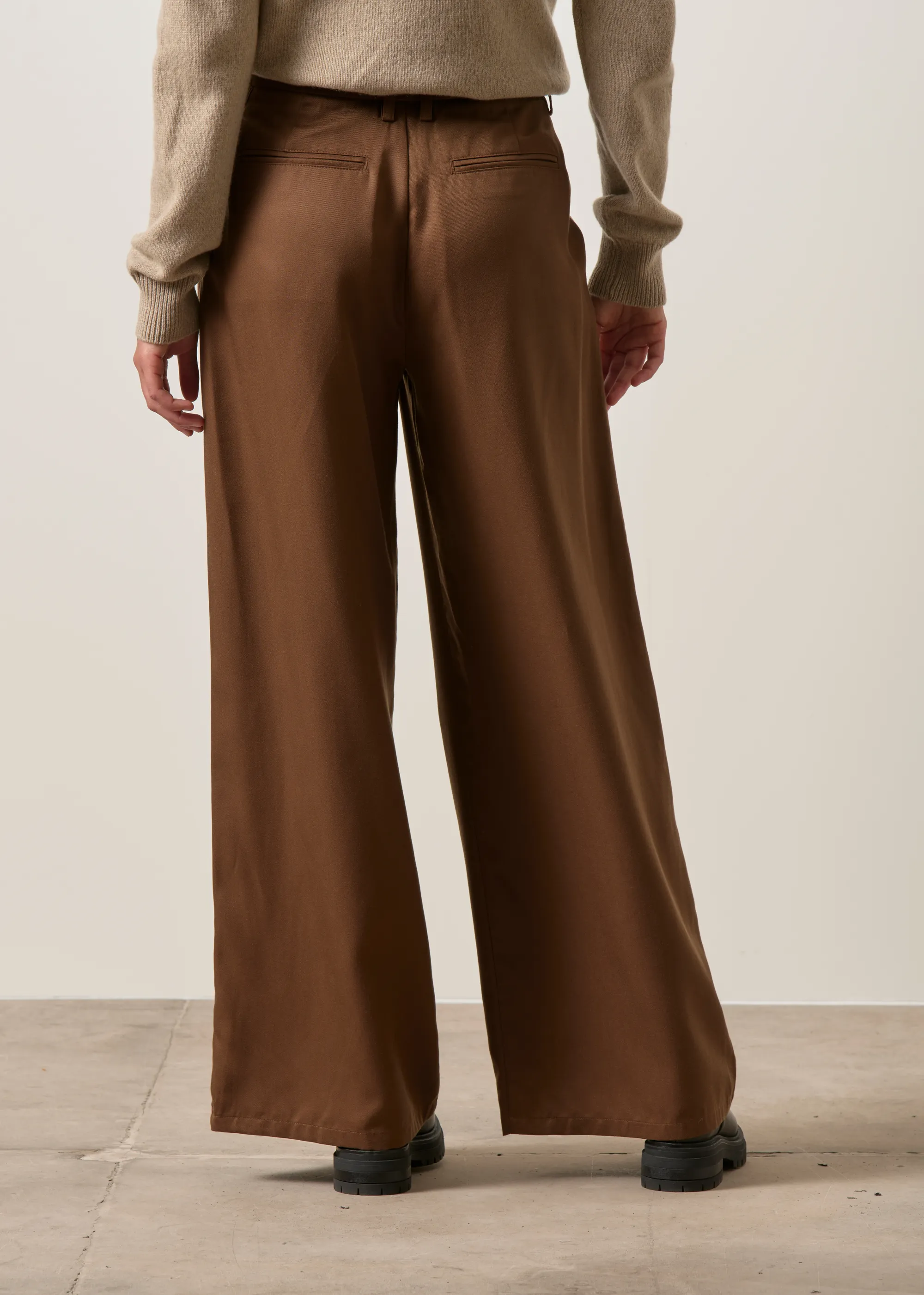 Pantalon ample à pinces en tencel | marron "oak molly pants - brown", Thinking Mu, photo 4