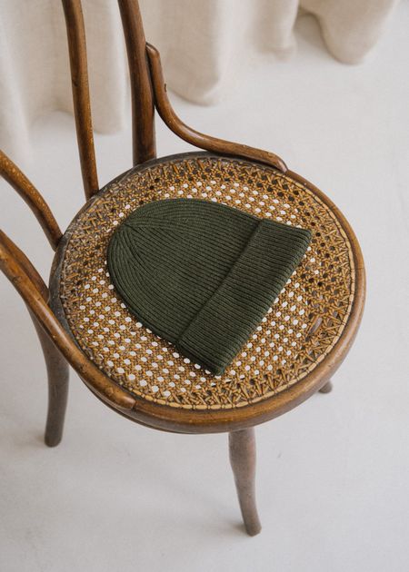 Bonnet en laine mérinos recyclée | olive, WeDressFair, photo 6