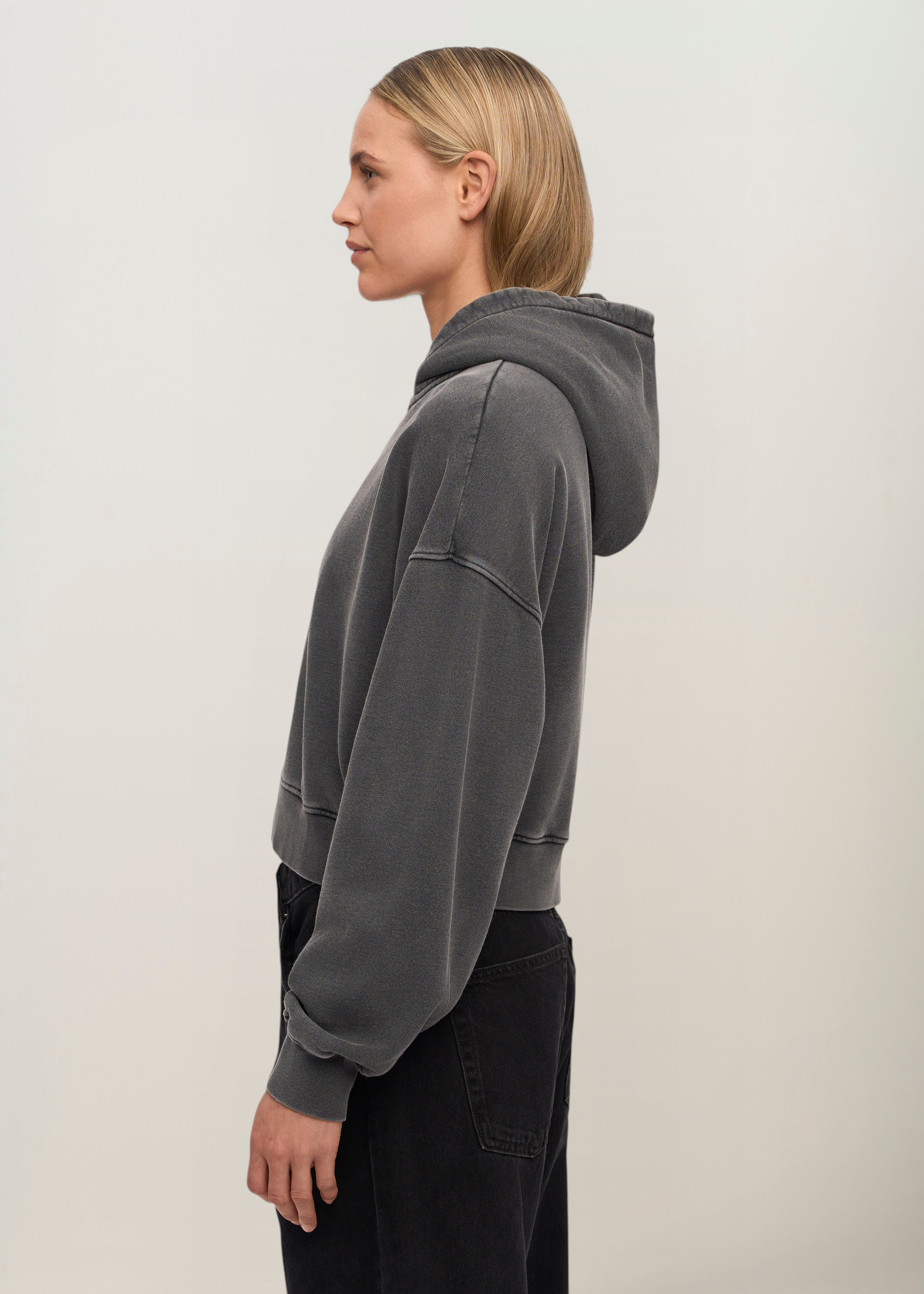 Sweat crop zippé en coton bio | gris "organic crop zip hood - faded black", Colorful Standard, photo 3