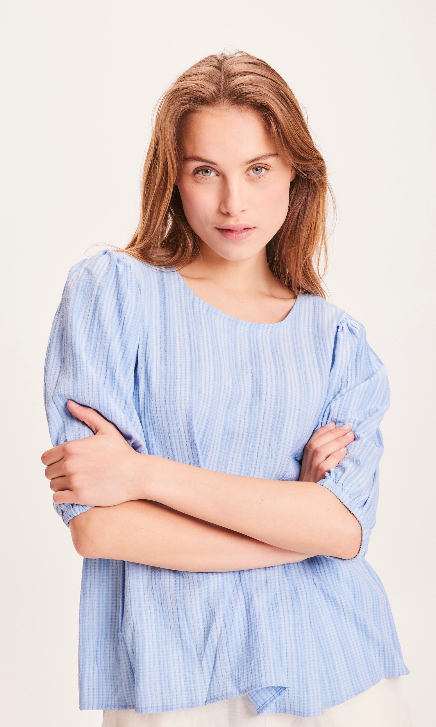 Blouse bleue rayée en ecovero - lily puff sleeve chambray blue, Knowledge Cotton Apparel, photo 1