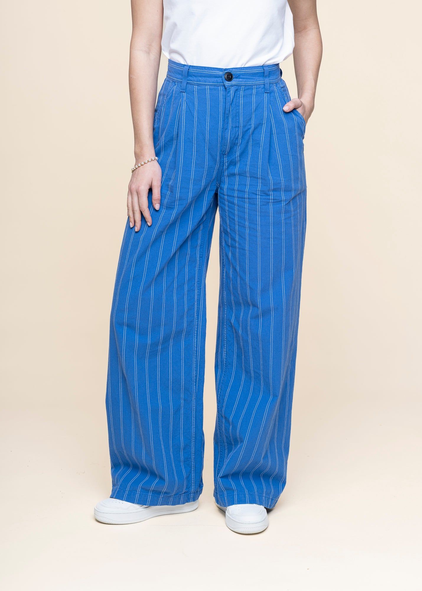 Pantalon ample rayé en coton bio | bleu "gullan striped workwear pants - blue/offwhite", Nudie Jeans, photo 2
