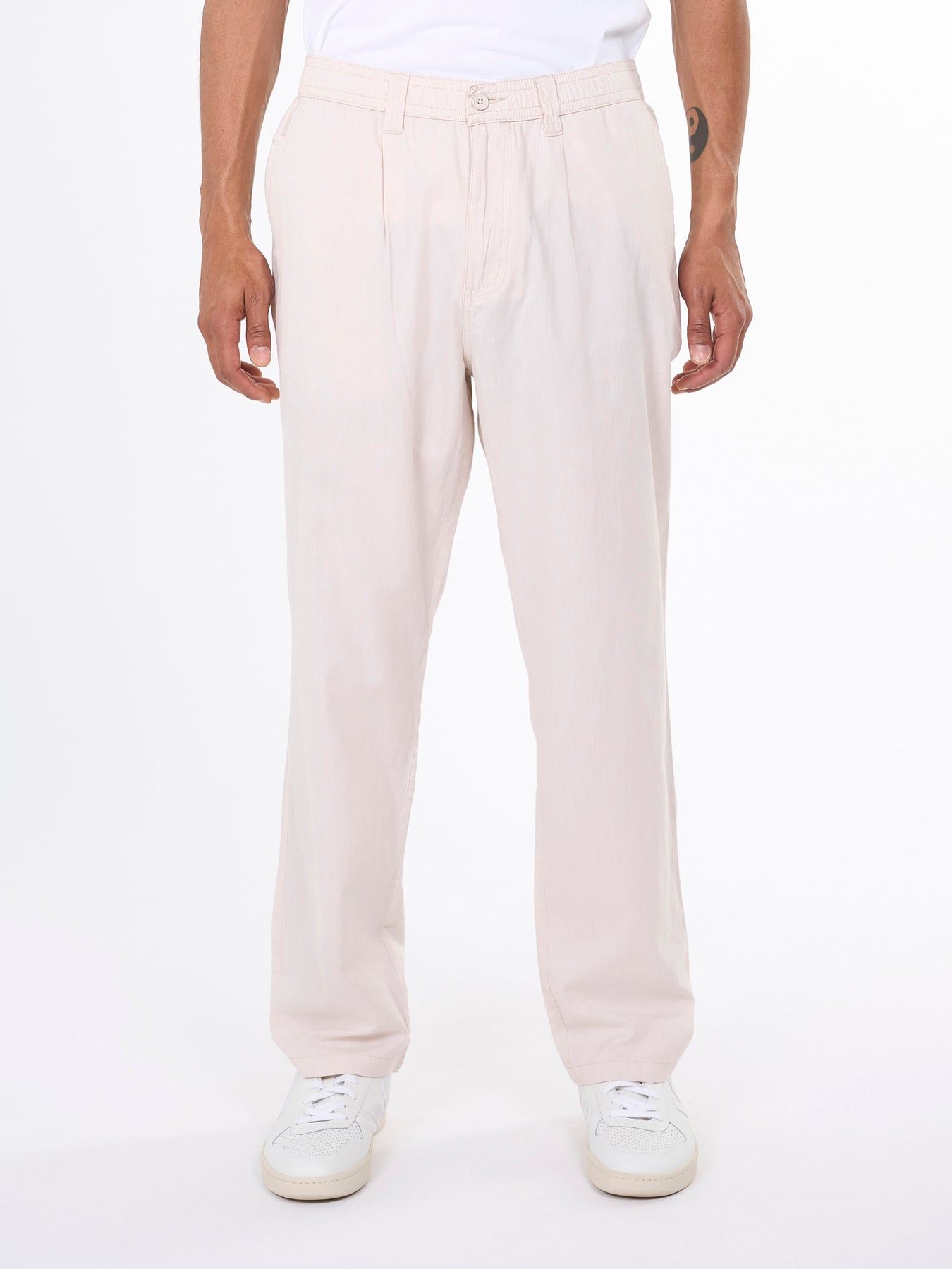 Pantalon léger beige en coton bio - loose slack pant light feather gray, Knowledge Cotton Apparel, photo 1