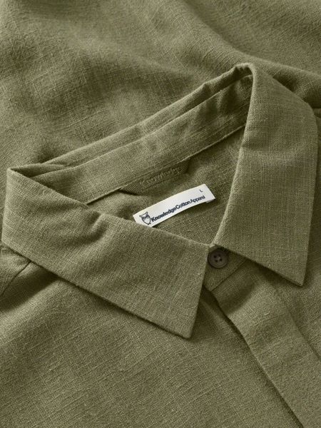 Hemd aus ECOVERO und Bio-Leinen | Grün "Linen-mix shirt - burned olive", Knowledge Cotton Apparel, Foto 2