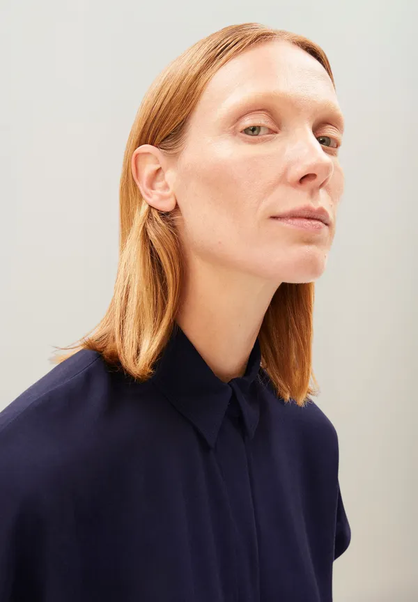 Chemisier fluide en ecovero | marine "Larisaana blouse tinted navy", Armedangels