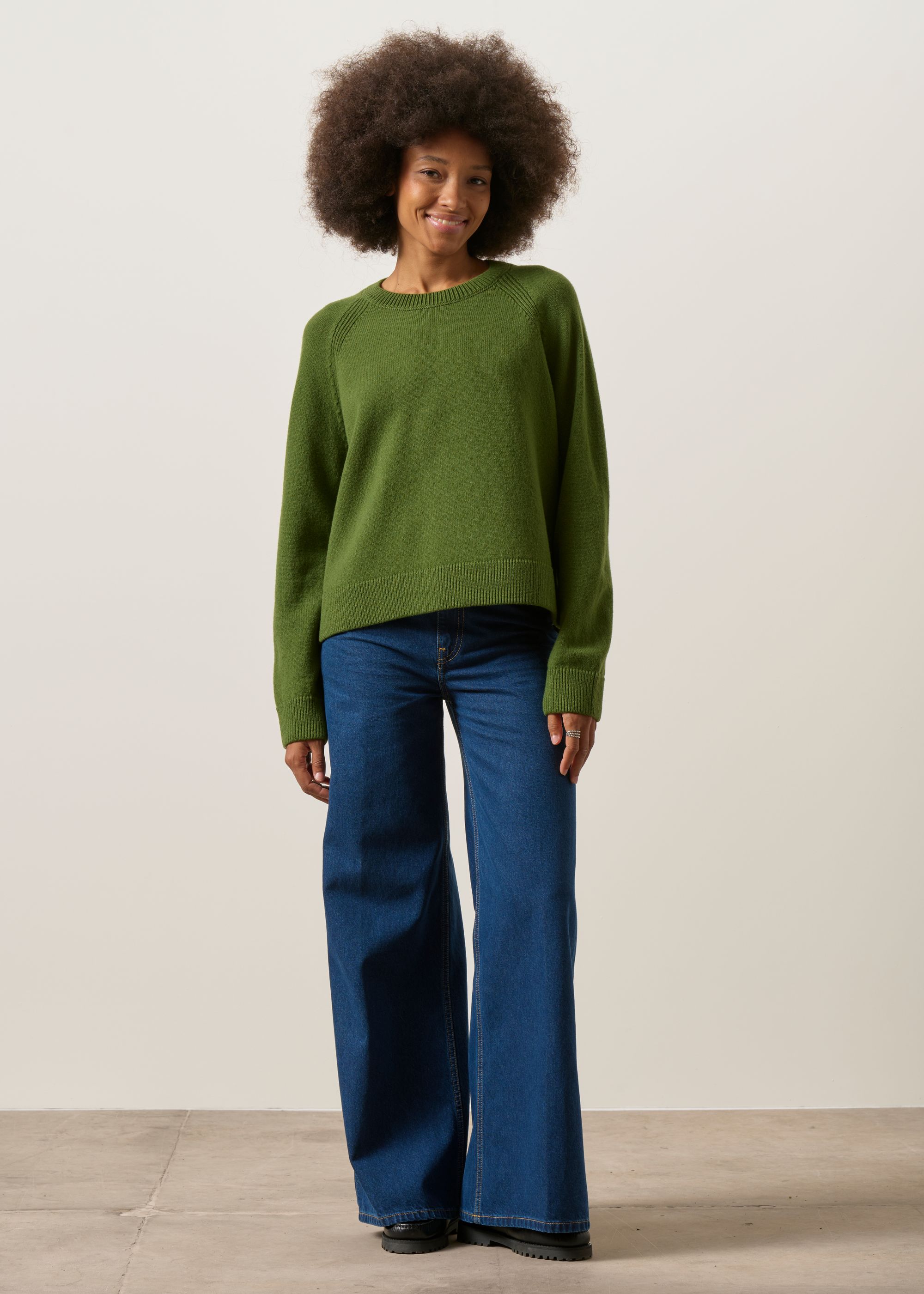 Oversize-Raglanpullover aus recycelter Merinowolle | Wildgrün, WeDressFair, Foto 3