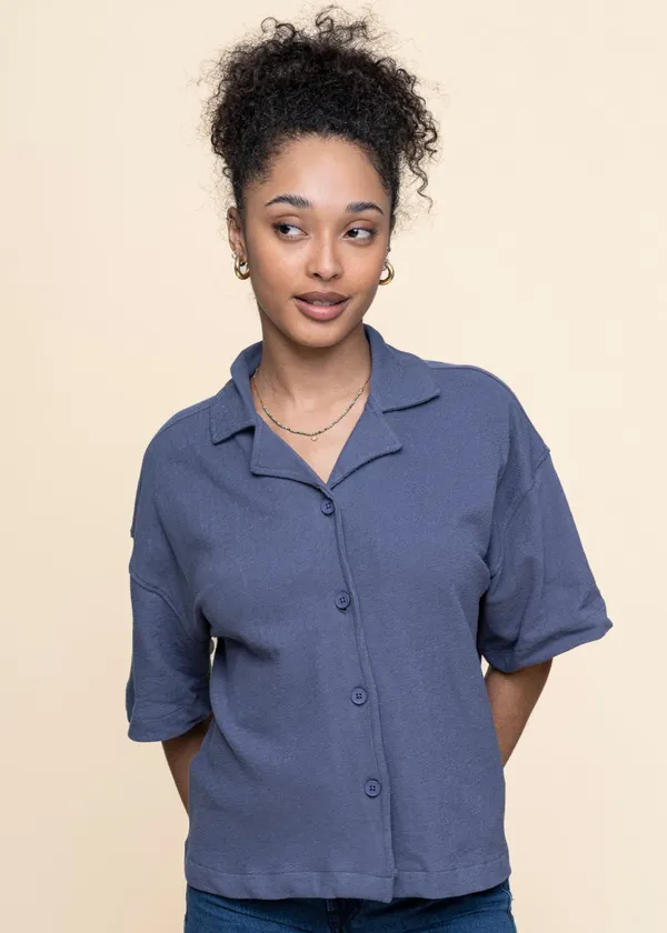 Chemise éponge en coton biologique | bleu "bouclé short sleeved shirt  vintage indigo", Knowledge Cotton Apparel