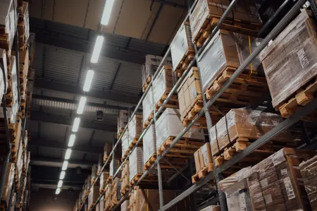 Et 1, et 2... Et 10 000 cartons ?! | © chuttersnap / Unsplash