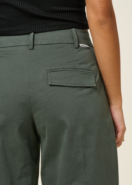 Pantalon ballon en coton bio | vert "barrel leg twill pant - space steel" - Armedangels