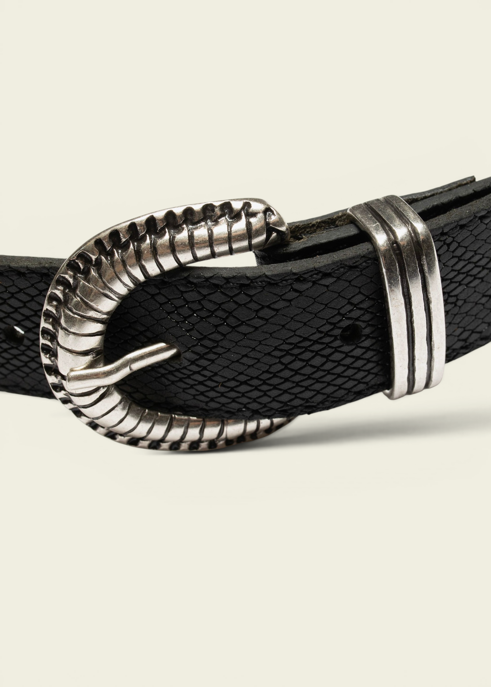 Gürtel aus pflanzlich gegerbtem Leder | schwarz "Faux reptile leather belt - black", Nudie Jeans, Foto 3
