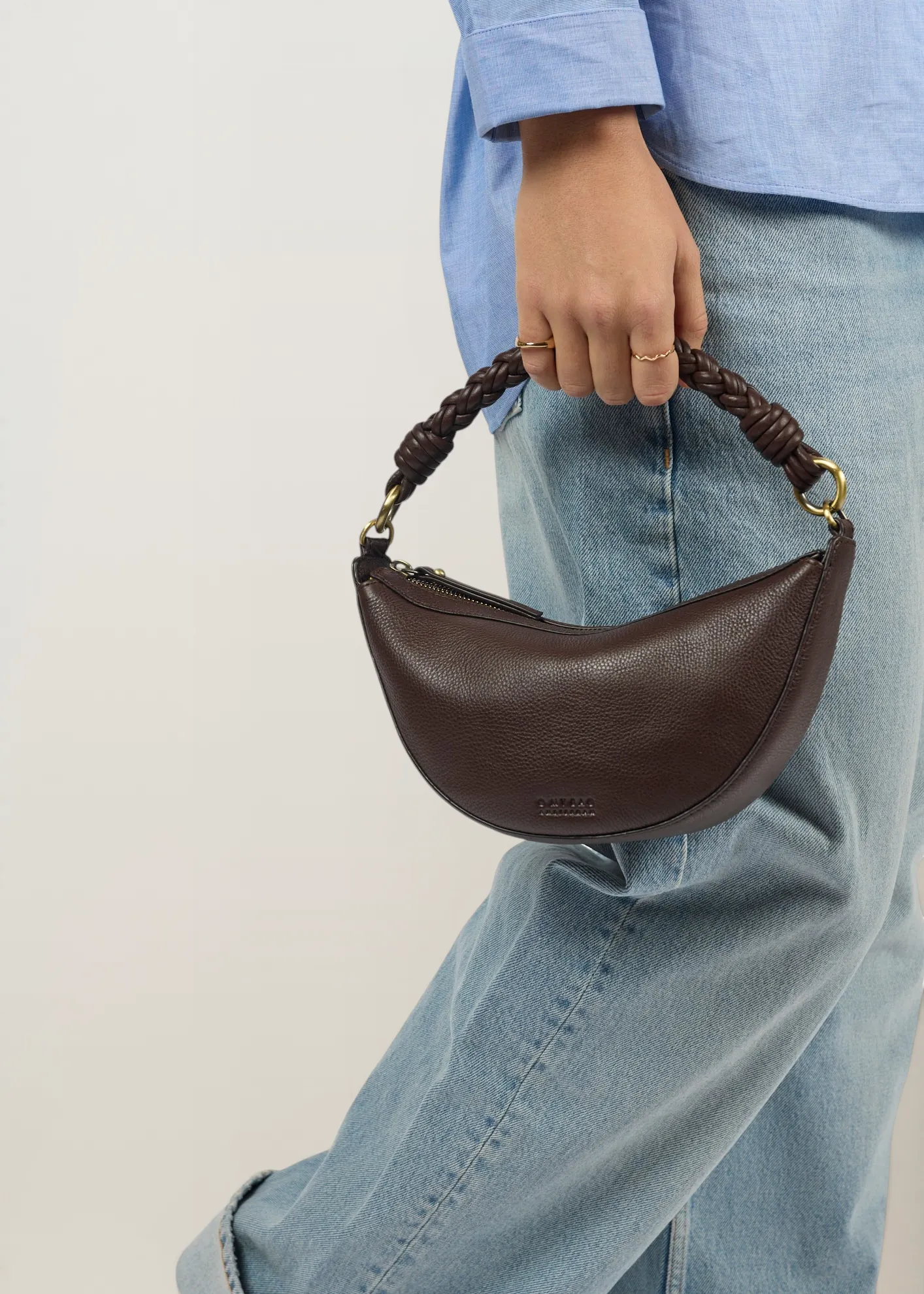 Sac en cuir certifié | chocolate "leo mini - chocolate soft grain (twisted handle)", O My Bag, photo 4