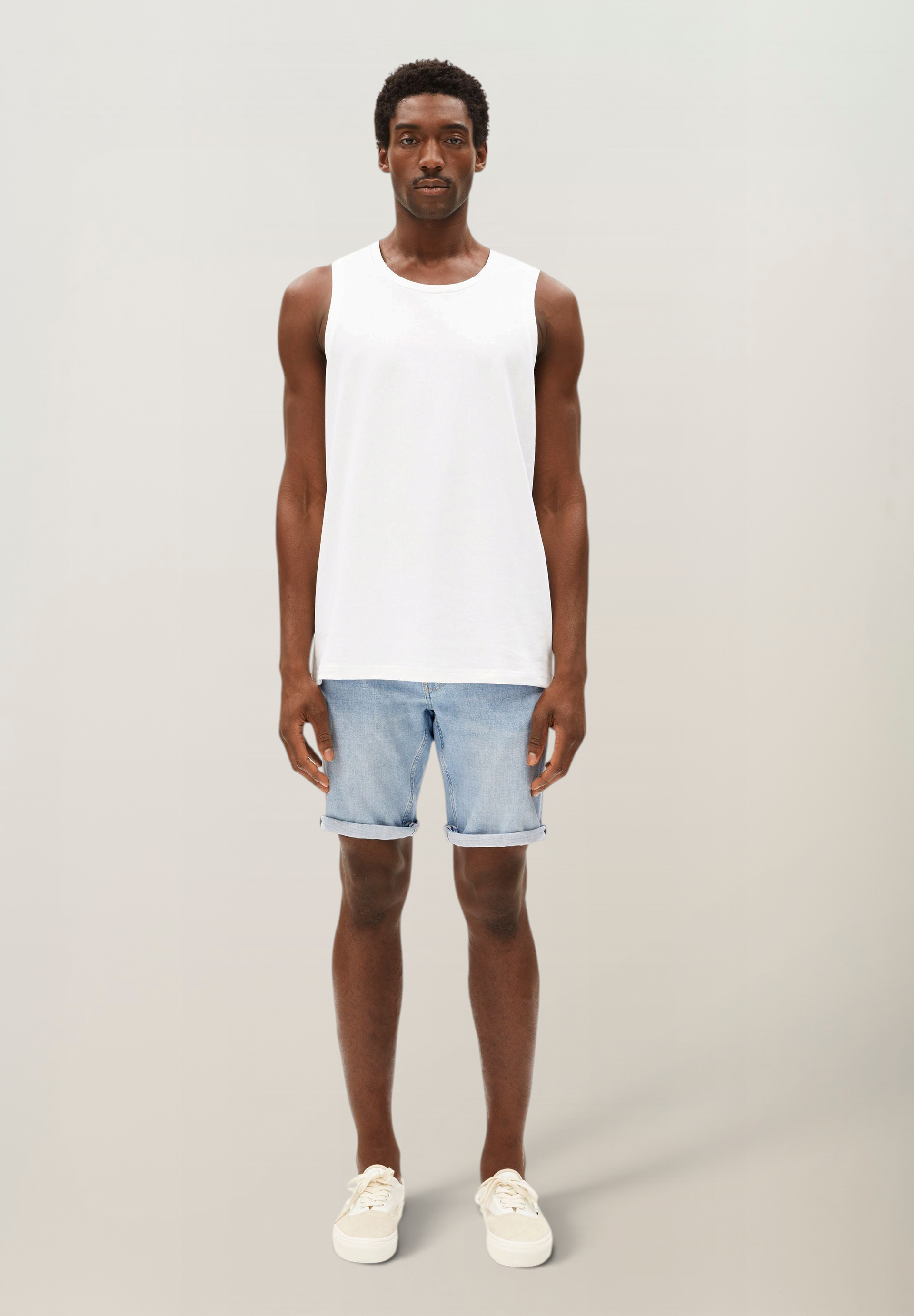 Short denim ajusté en coton bio et chanvre | bleu clair "Naailo denim short - tethys", Armedangels, photo 4
