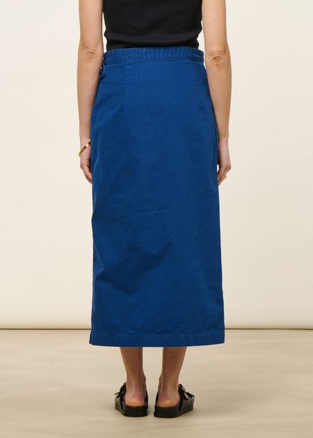 Jupe portefeuille en coton bio | bleu chevrons "irma skirt herringbone - blue", Nudie Jeans, photo 4