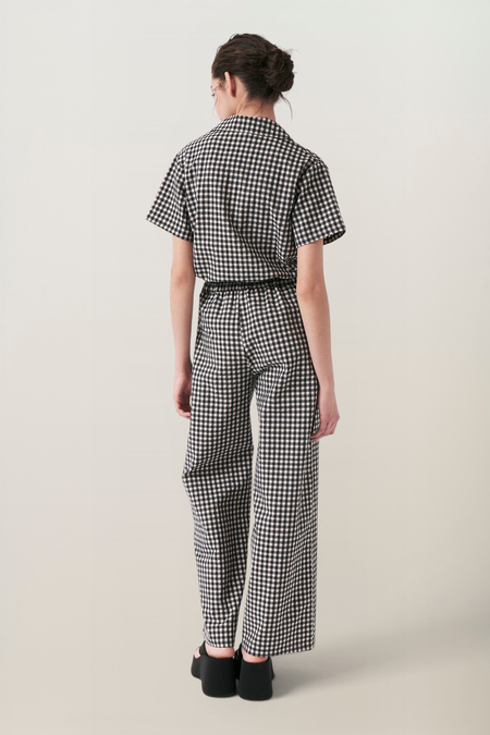 Pantalon léger en coton bio et polyester recyclé | vichy blanc noir "Crush pants - vichy black cream", AMT Studio, photo 3