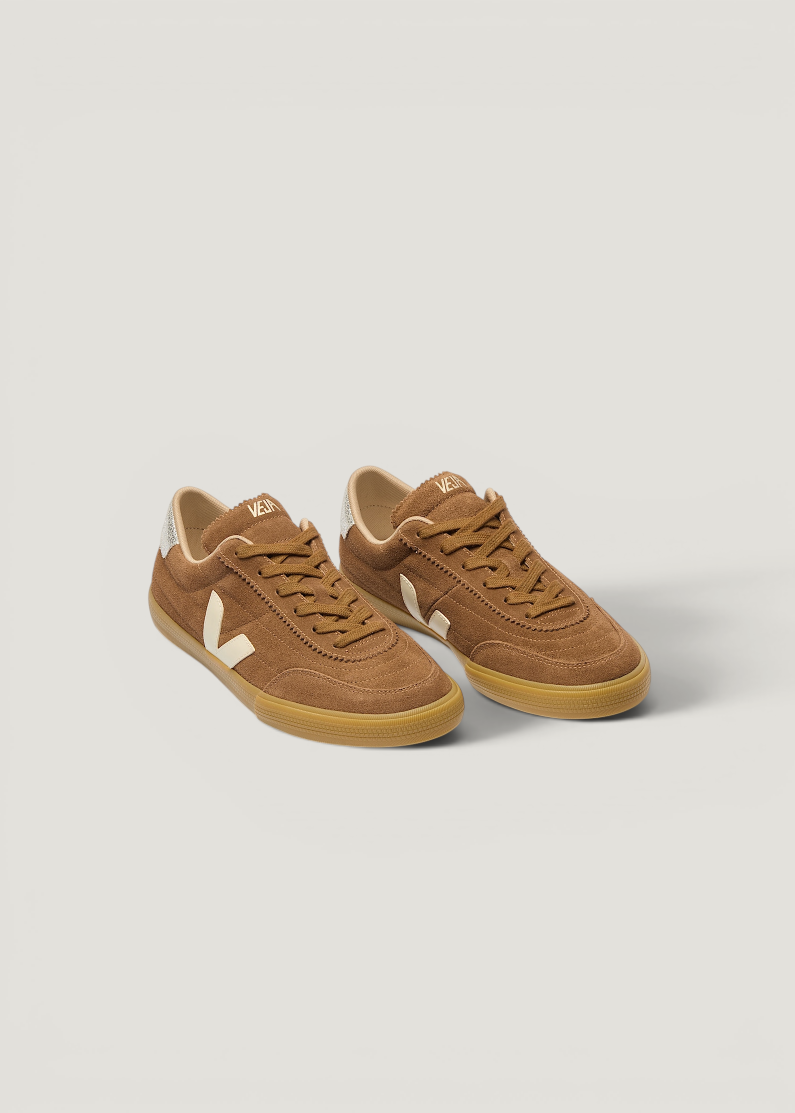 Sneaker aus Veloursleder | Braun "Panenka suede - brown_pierre_silver", Veja, Foto 2