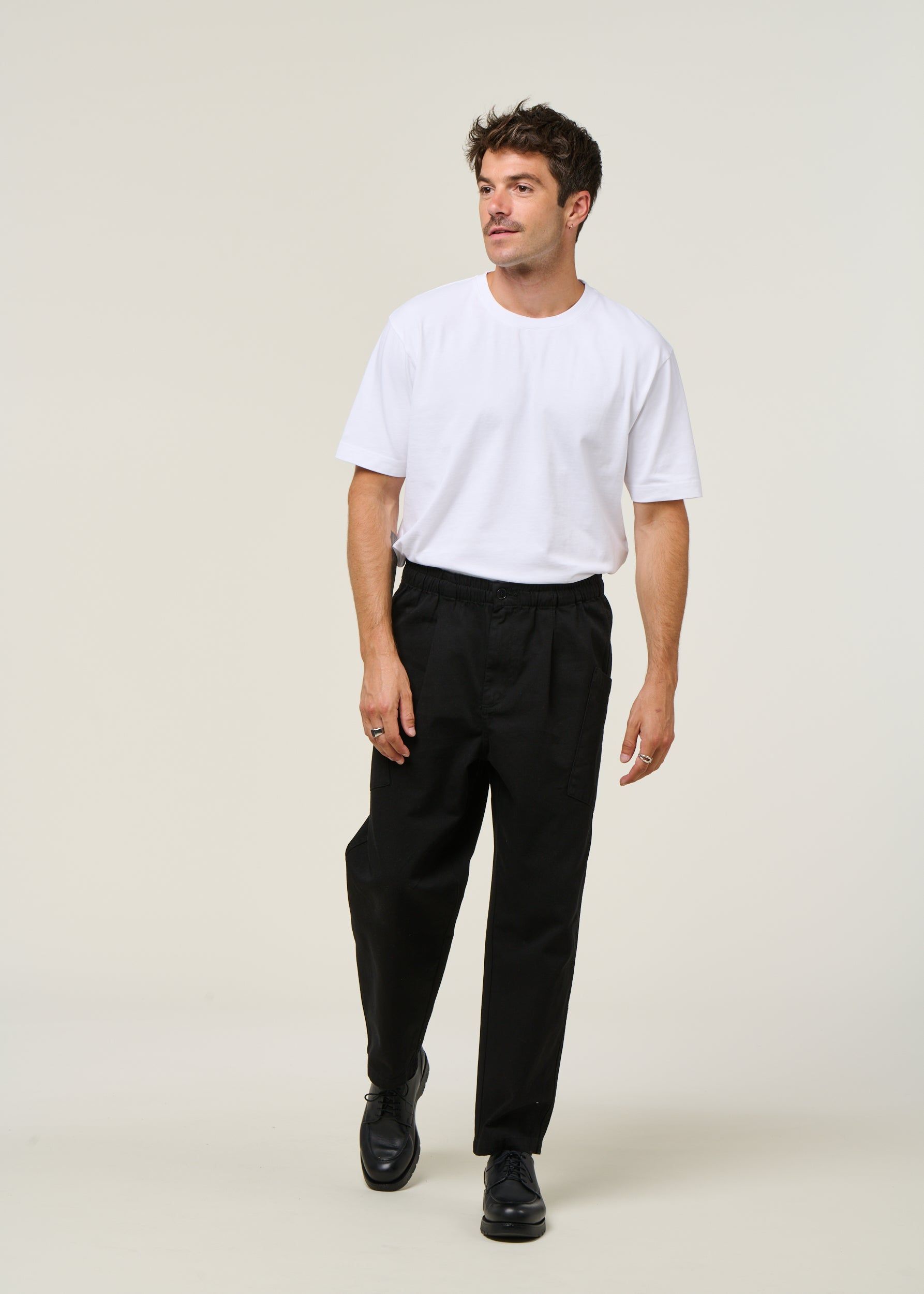Pantalon large cargo en coton bio | noir "black max pants", Thinking Mu, photo 4