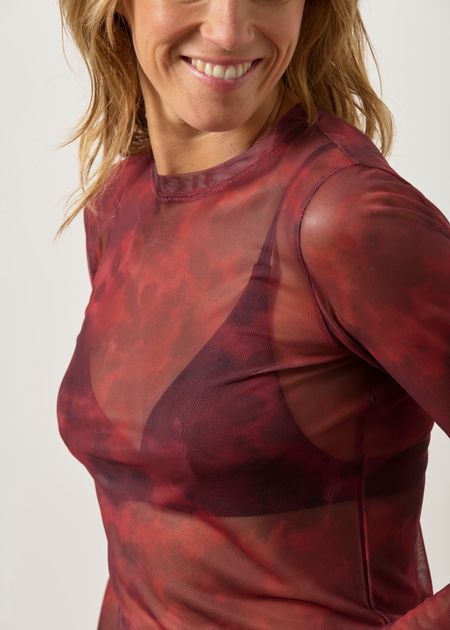 Top manches longues transparent en matières recyclées | rouge "Dora - carmine-curl" - Jan'n June