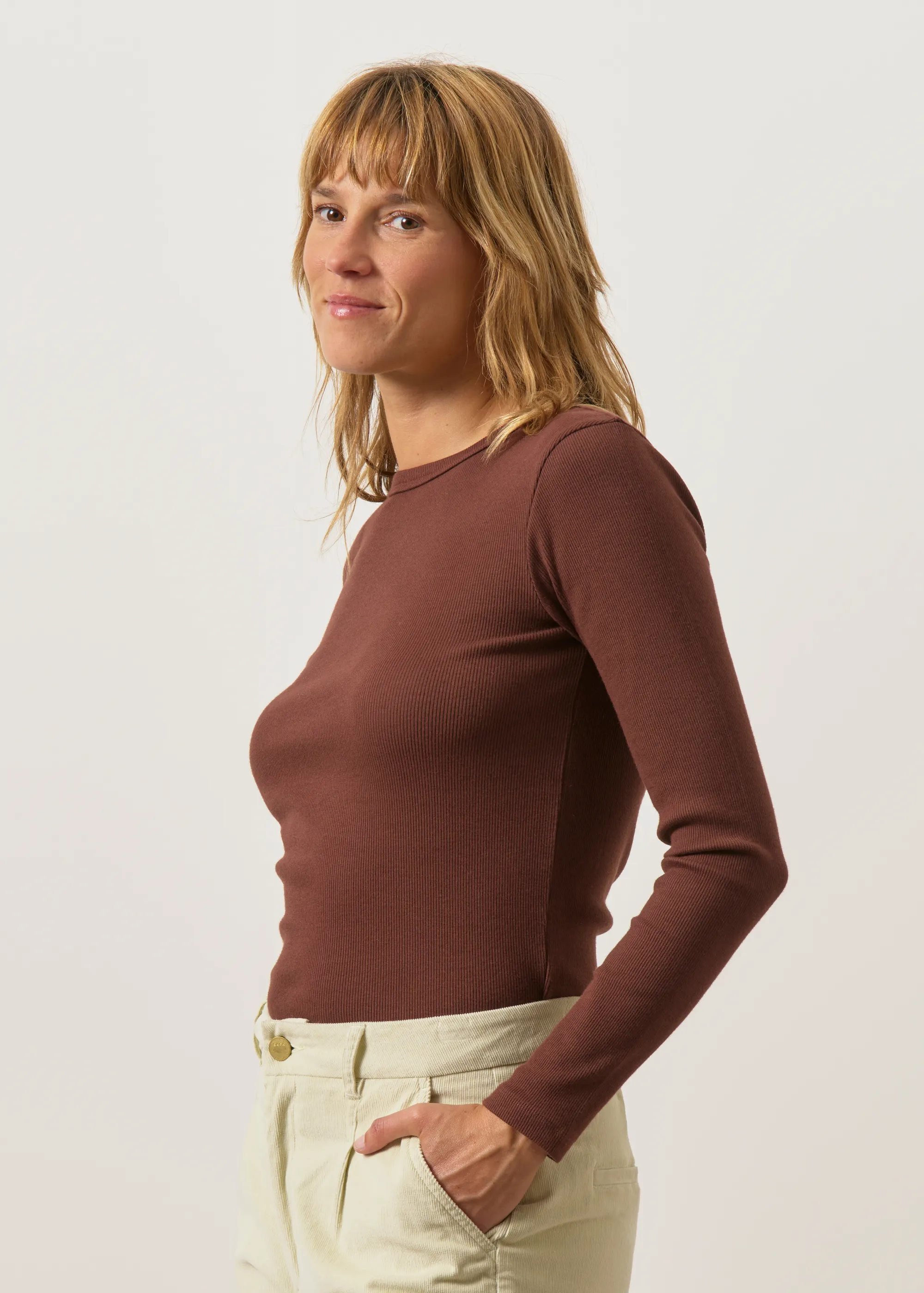 T-shirt manches longues côtelé en coton bio | chocolat, WeDressFair, photo 4