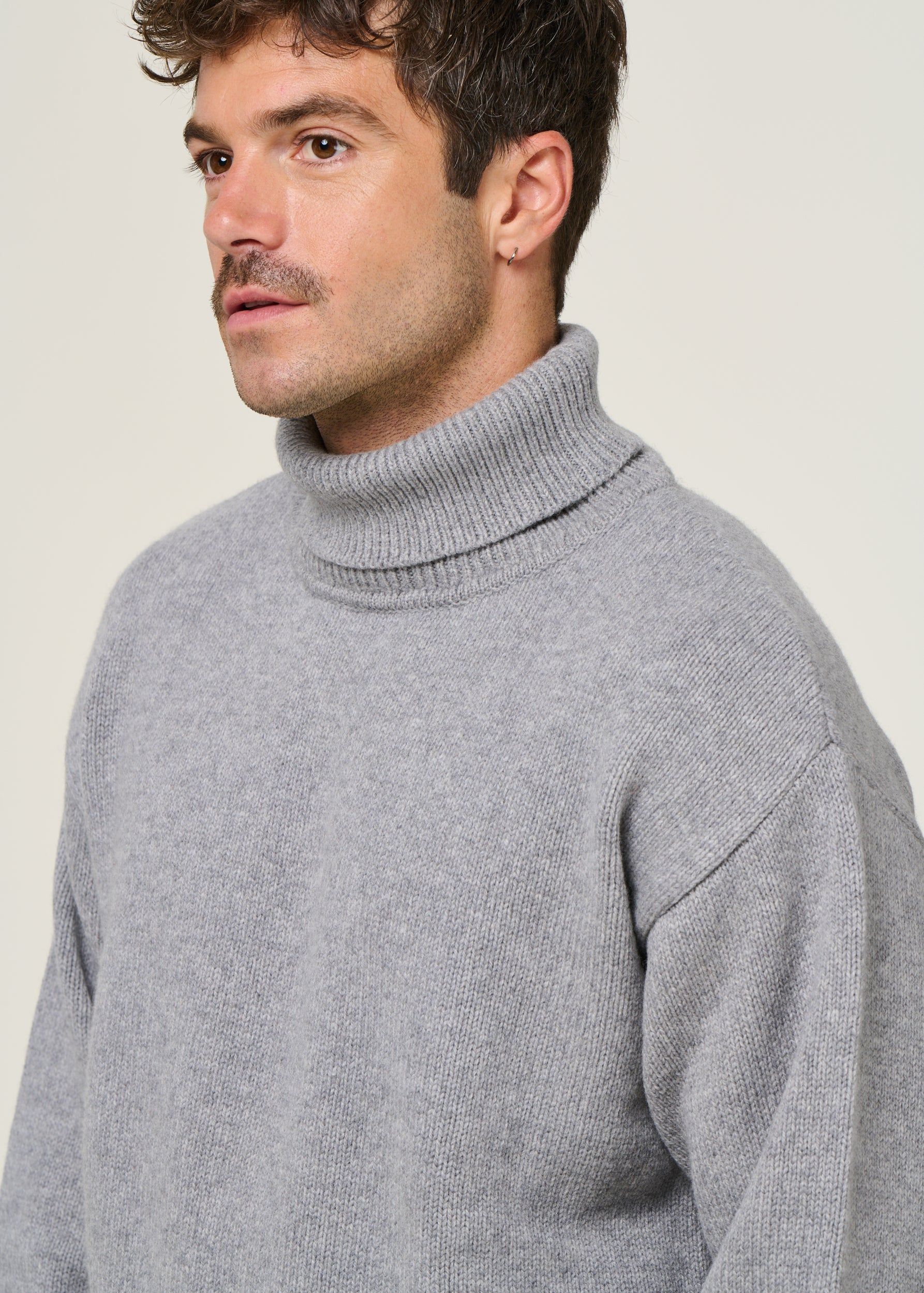 Rollkragenpullover aus recycelter Merinowolle | Grau "merino wool turtleneck heather grey", Colorful Standard, Foto 2