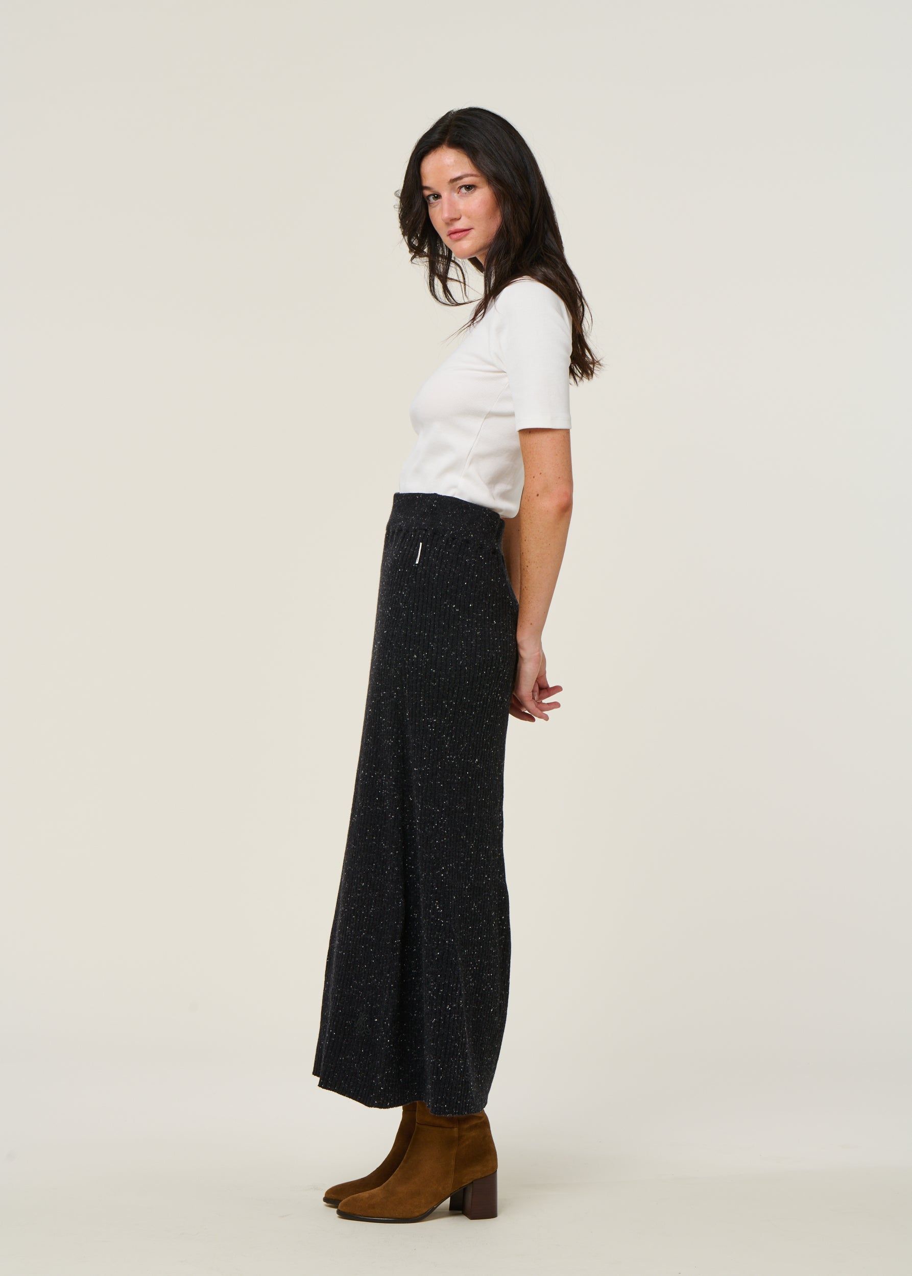 Langer Rippstrickrock aus Bio-Baumwolle und Wolle | Schwarz "hanaa tweed - black-oatmilk", Armedangels, Foto 9