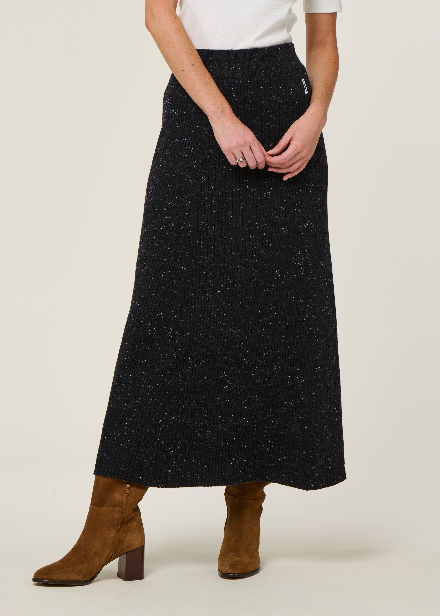 Langer Rippstrickrock aus Bio-Baumwolle und Wolle | Schwarz "hanaa tweed - black-oatmilk", Armedangels, Foto 5