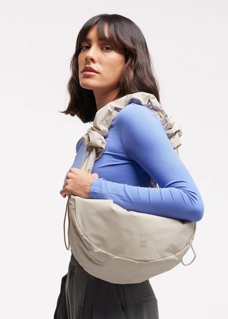 Sac bandoulière en matière recyclée | gris clair "moon bag ruffle soft shell gris" - Got Bag