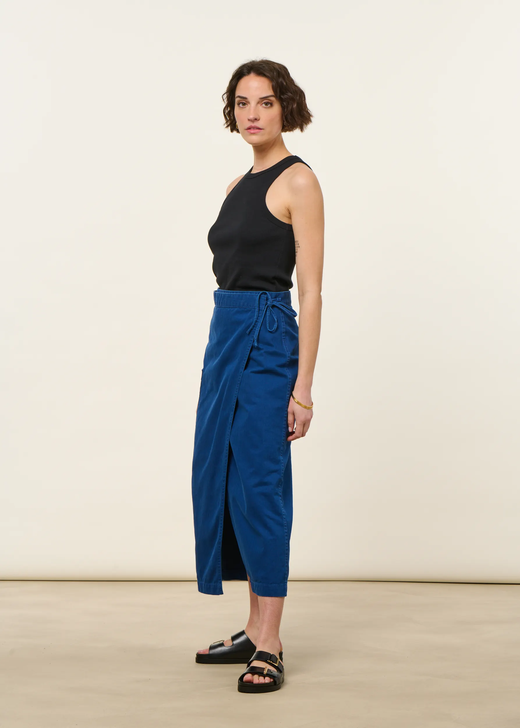 Jupe portefeuille en coton bio | bleu chevrons "irma skirt herringbone - blue", Nudie Jeans, photo 5
