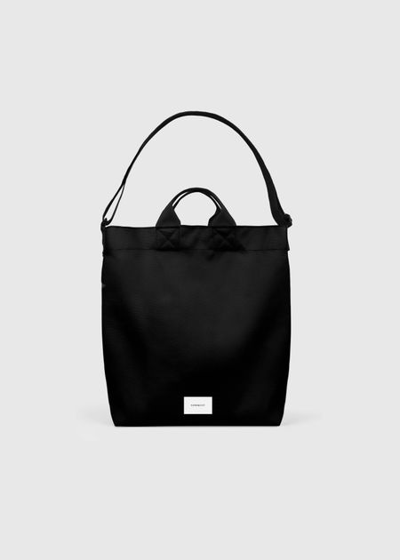 Sac tote/bandoulière 19l en matière recyclée | noir "ground shopper bag - black" - Sandqvist