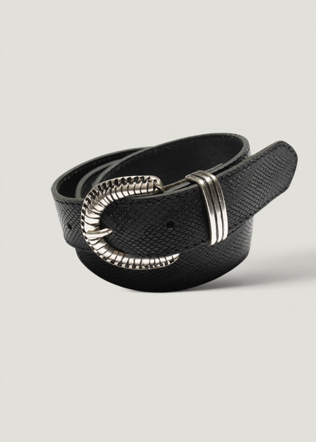 Ceinture en cuir à tannage végétal | noir "Faux reptile leather belt - black" - Nudie Jeans