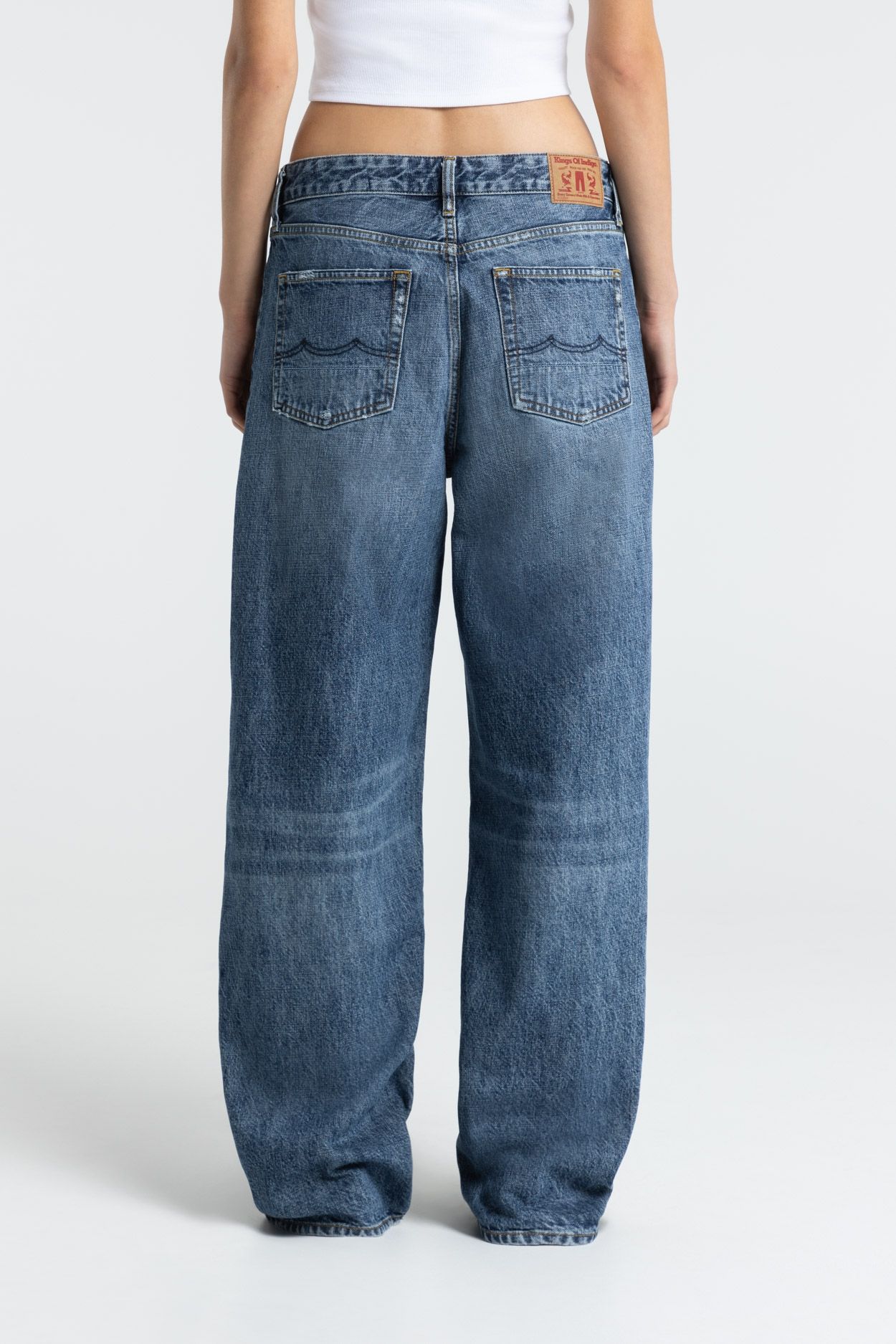 Jean large taille basse en coton bio | bleu "joan ceky blue worn", Kings of Indigo, photo 4