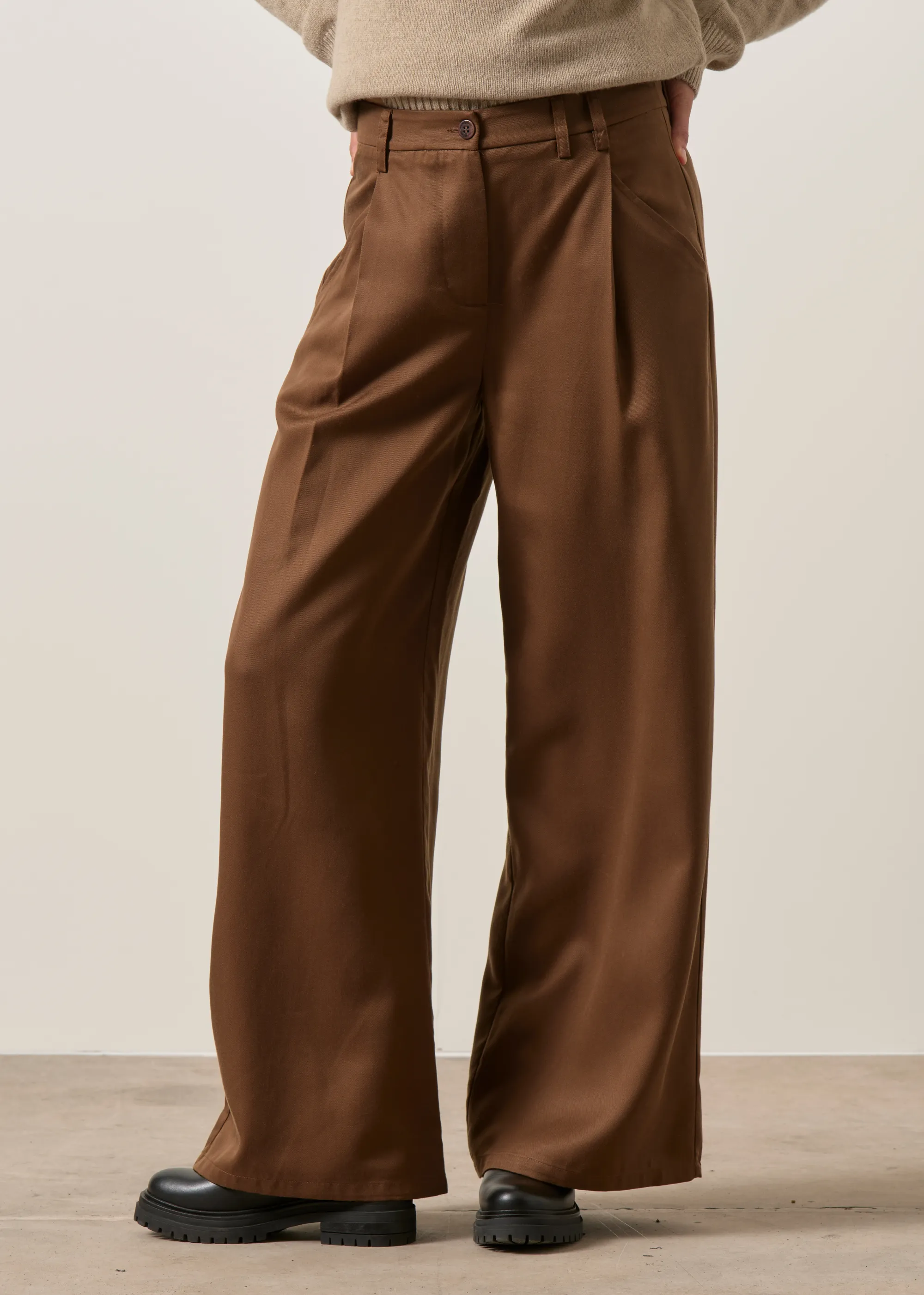 Pantalon ample à pinces en tencel | marron "oak molly pants - brown", Thinking Mu, photo 2