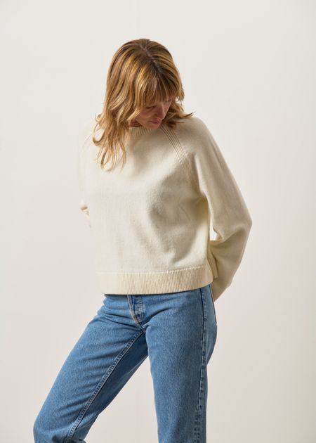 Pull boxy en laine mérinos recyclée | écru - WeDressFair