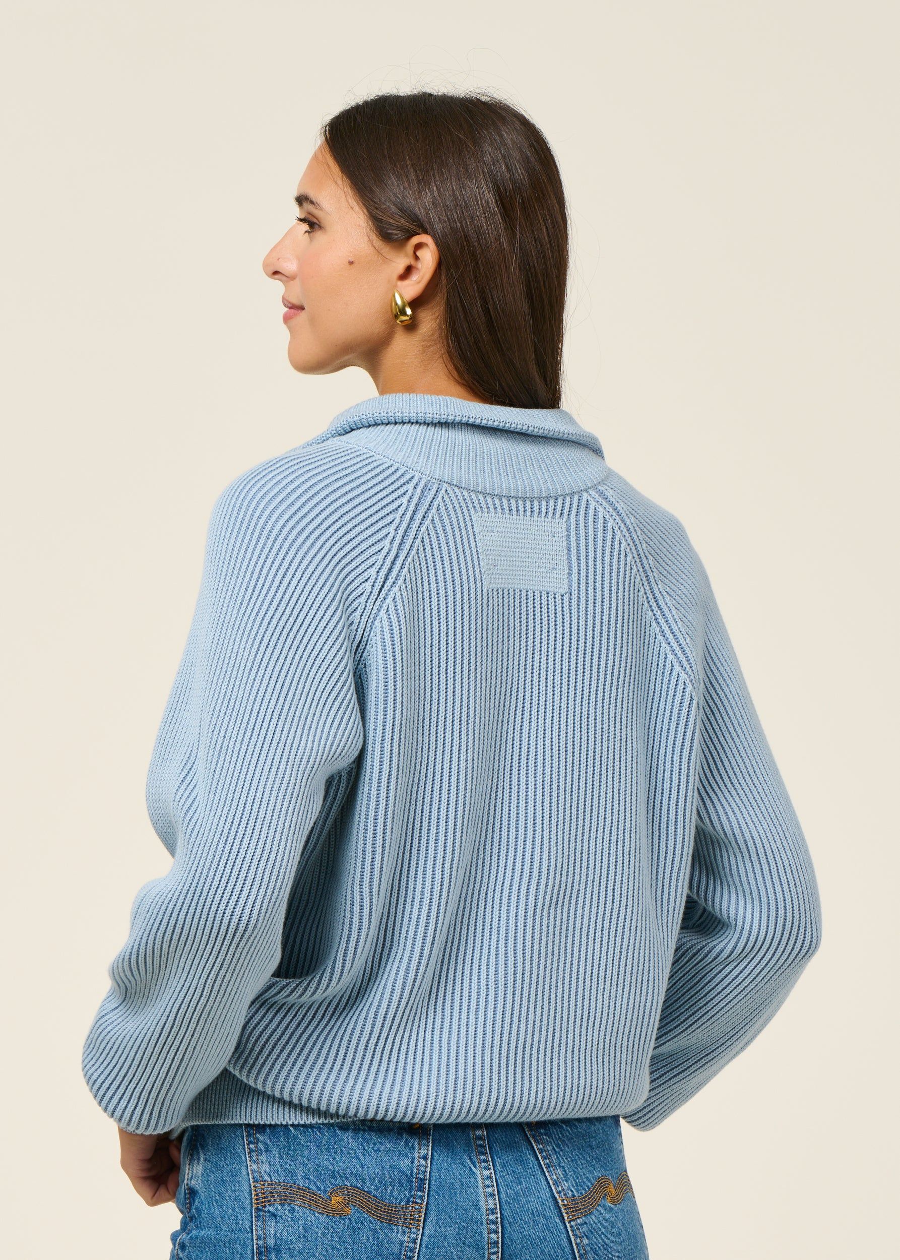 Pull col camionneur en coton bio | bleu clair "troyer vanisé knit sweater - dark blue glow", Armedangels, photo 3