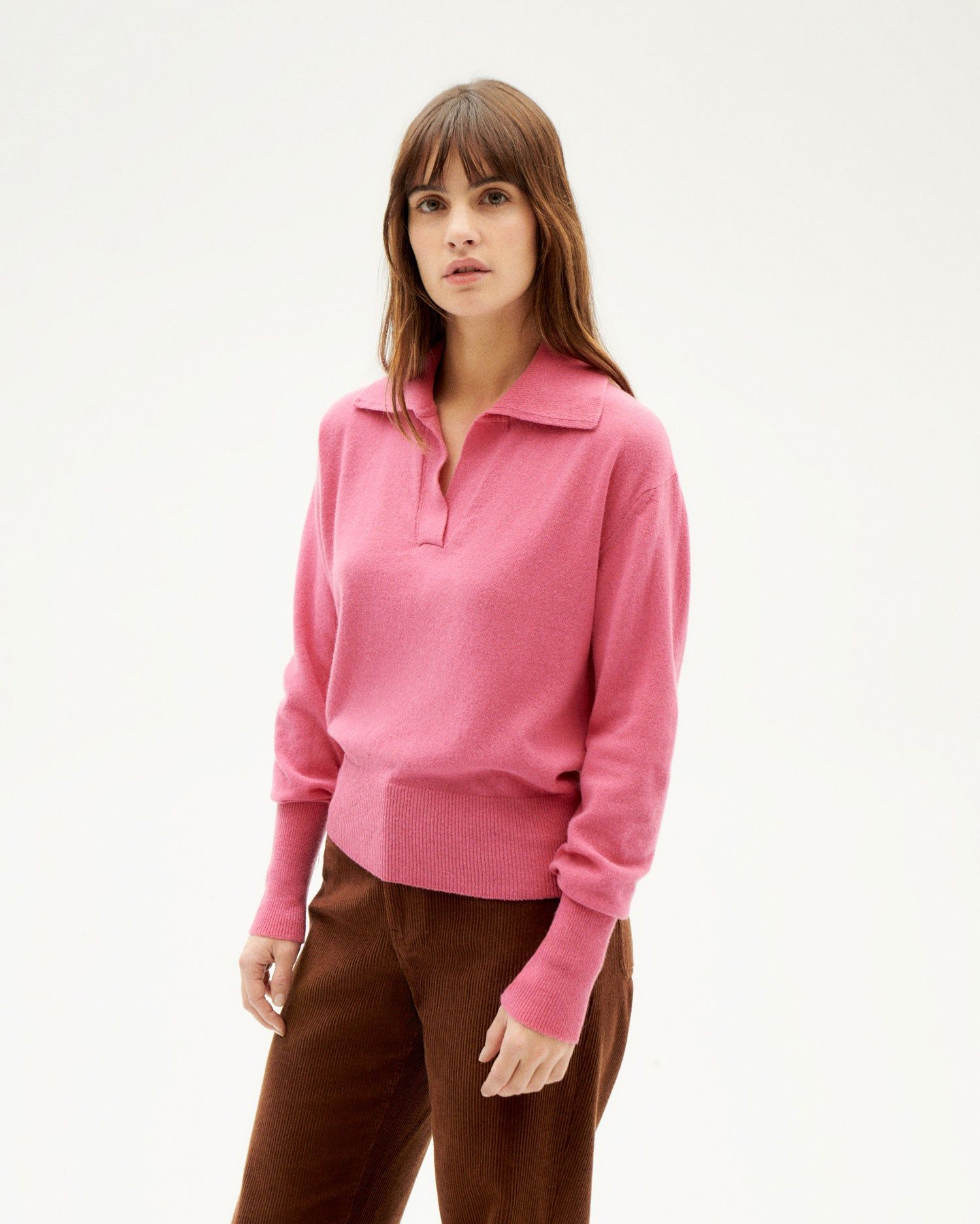 Pull col v en laine recyclée | rose "fuscia trash sheena knitted sweater", Thinking Mu, photo 1