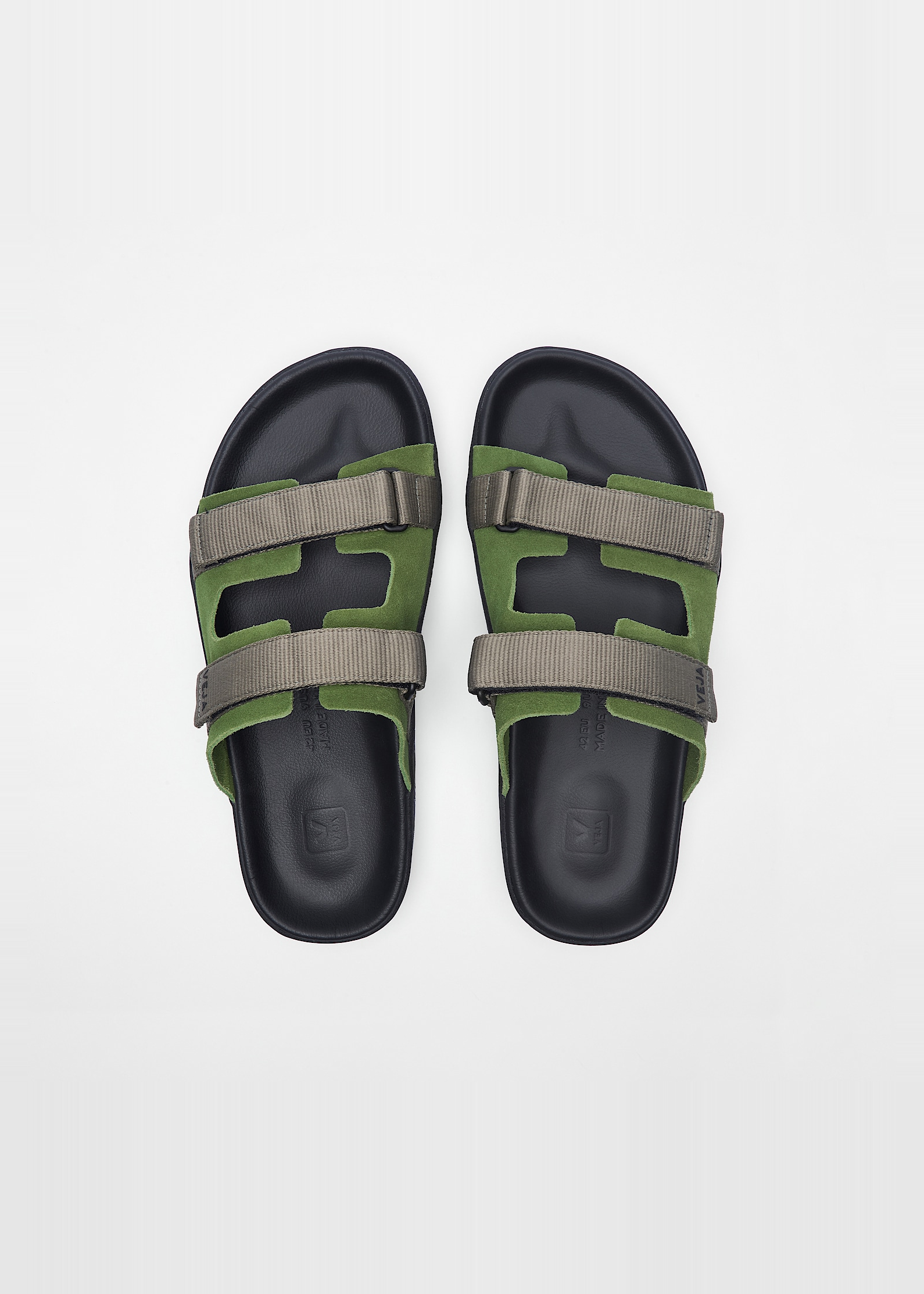 Sandalen aus Veloursleder | Grün "Arpoador - militar_kaki_black", Veja, Foto 3