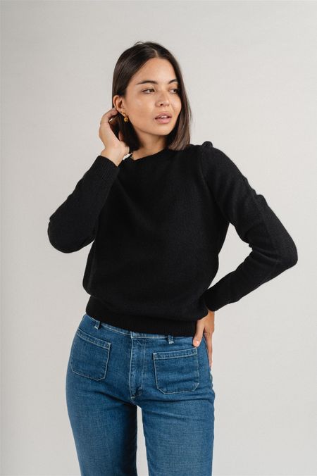 Pull col rond noir en laine mérinos recyclée - deep black